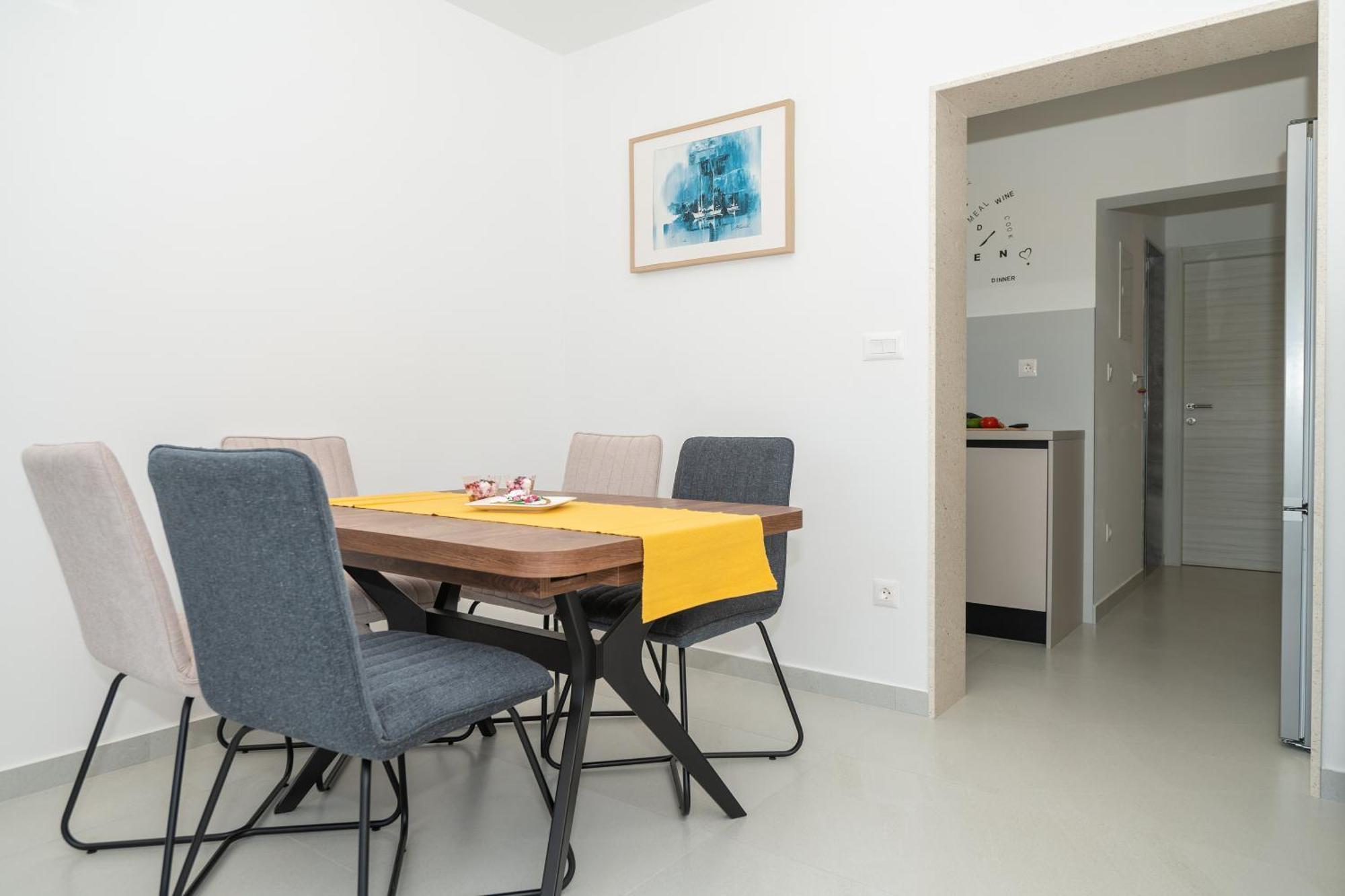 Tona Apartment *