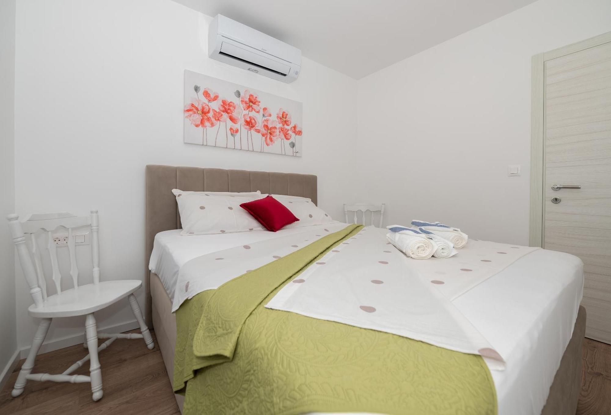 Apartment Tona Baska Voda