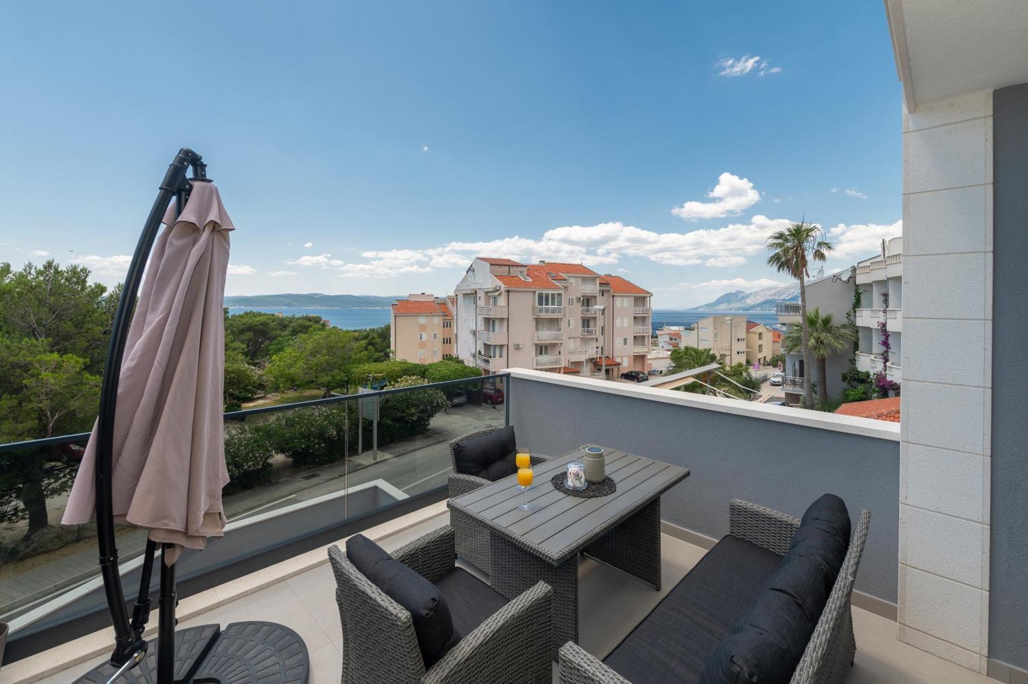 Tona Apartment